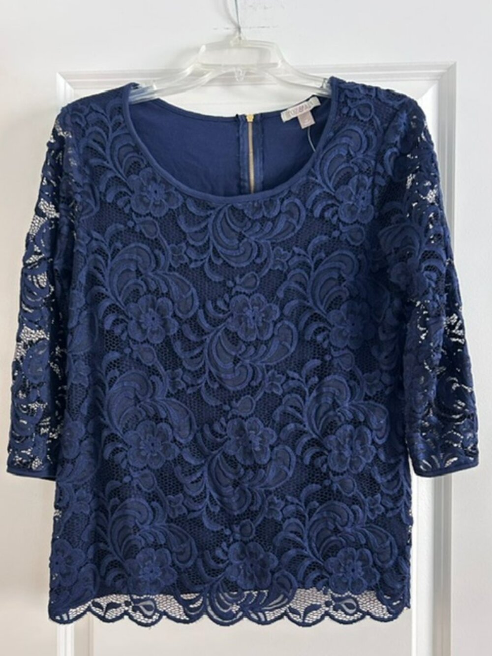 NWT Roz & Ali Navy Floral Lace Blouse, Size Medium